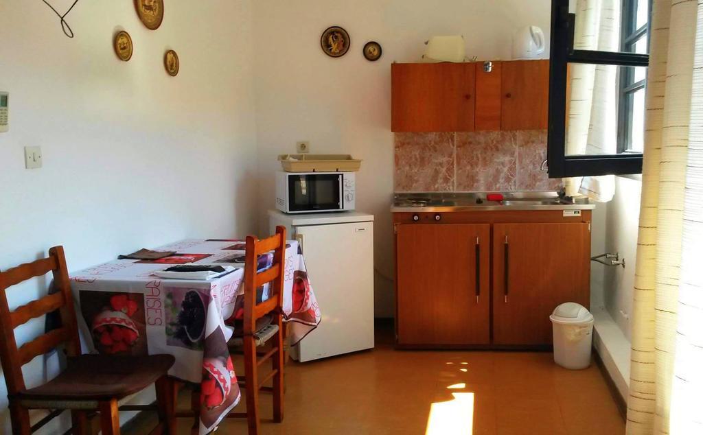 Kostas Studios Apartments - Ενοικιαζόμενα Δωμάτια Με Κουζινάκι ميرينا المظهر الخارجي الصورة